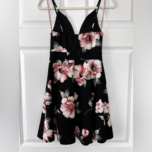 Windsor Floral Dress - Picture 2 of 3